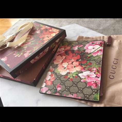 fake gucci bloom clutch|how to check gucci handbags.